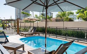 Apartamentos em Bal Piçarras 150 M DA PRAIA com Sacada Wi Fi, Piscina, Portaria 24h, Playground e vaga de GARAGEM